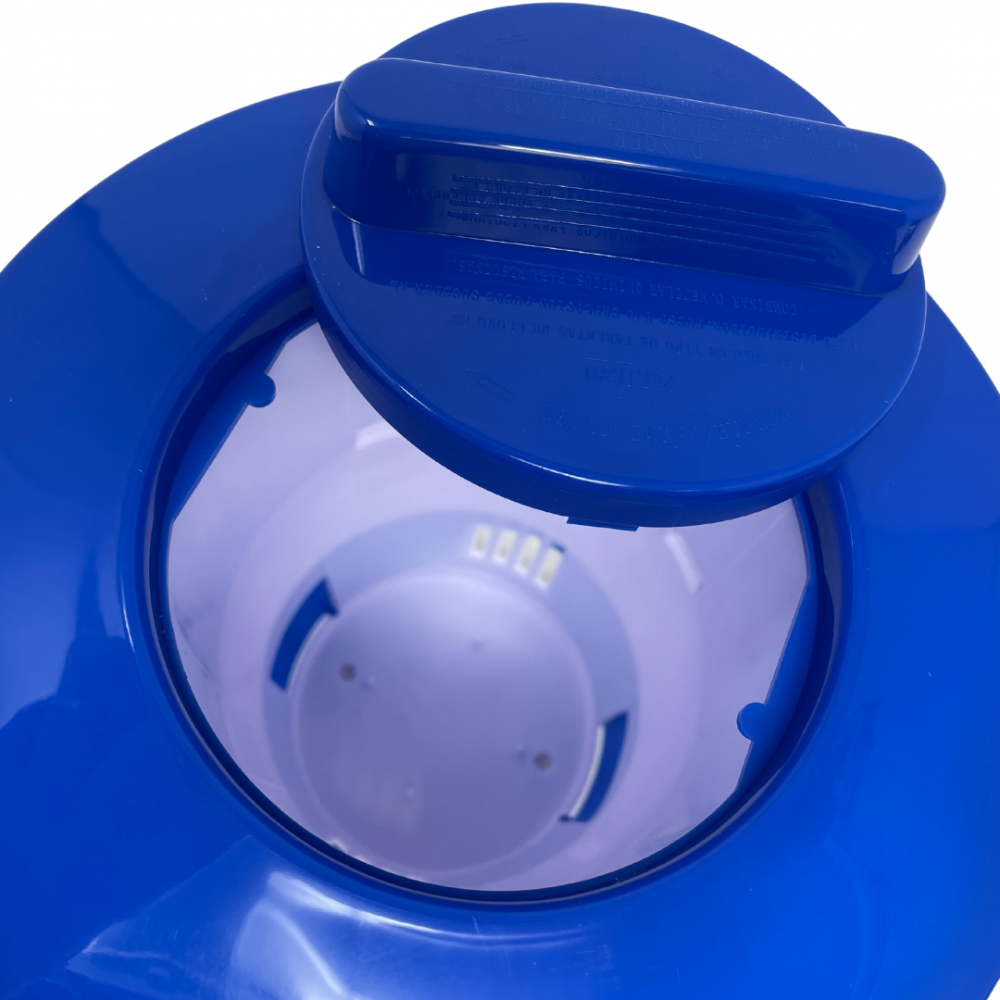 Floating Chlorinator – White & Blue